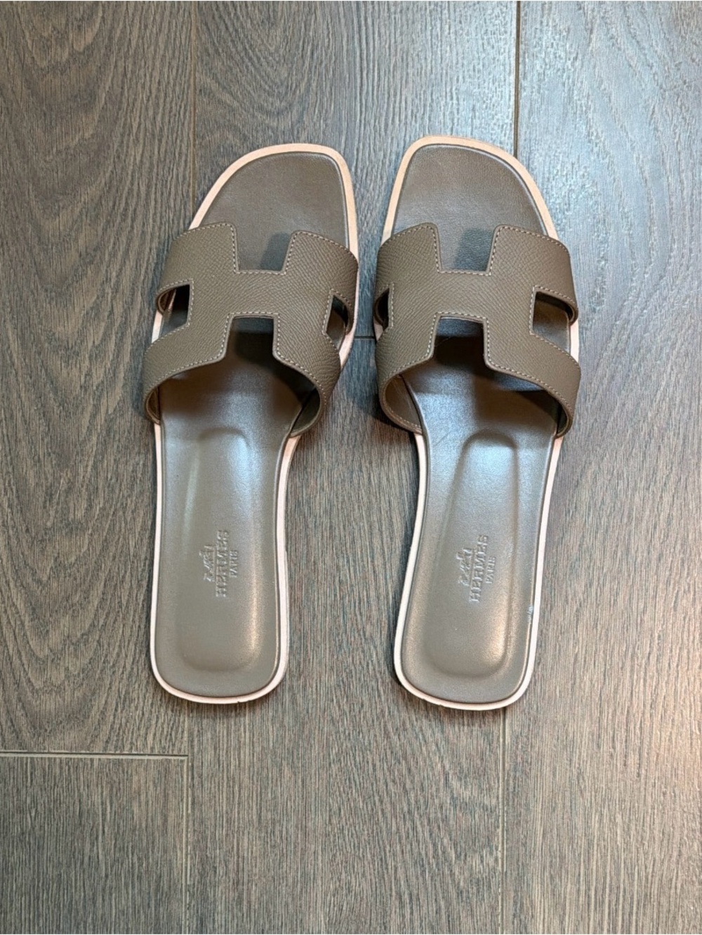 Hermès Oran Sandals, Étoupe, size 39 - Picture 3 of 12